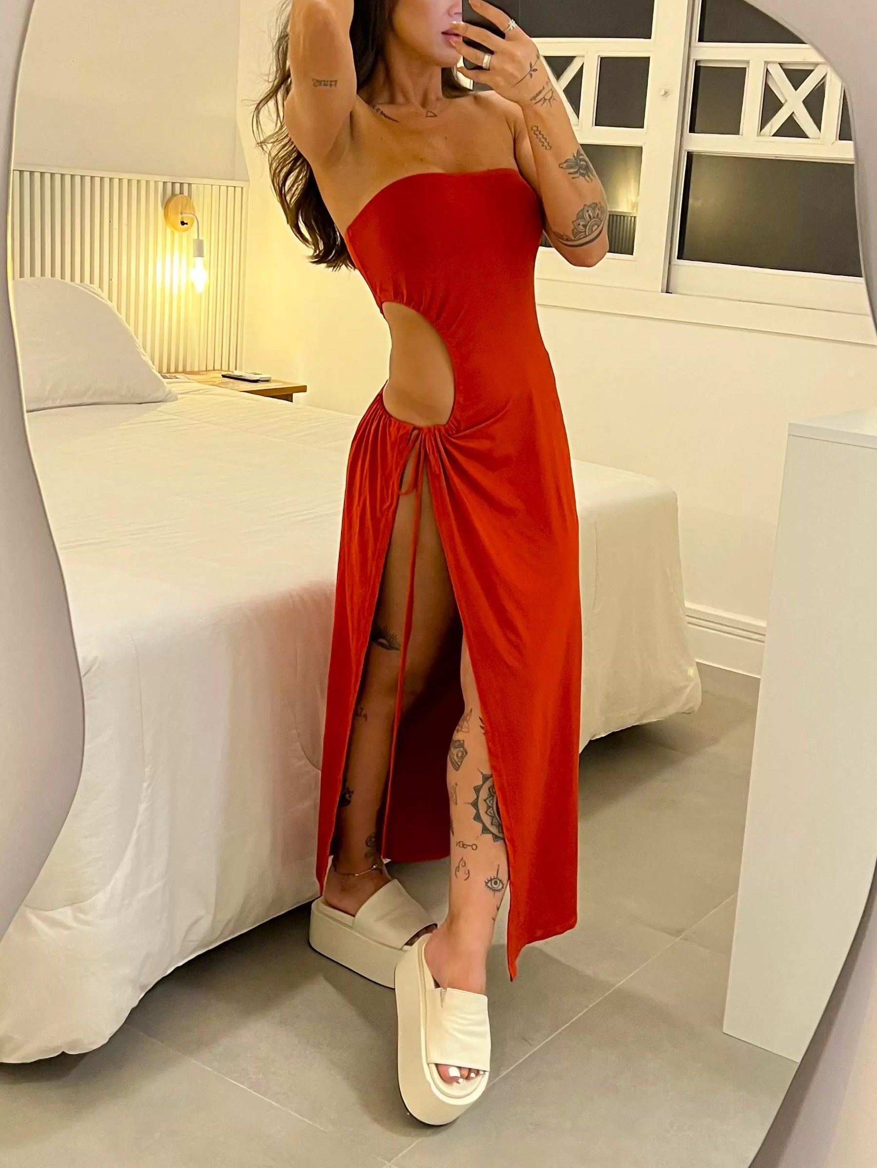 BANDEAU BODYSUIT DRESS  🔥 O vestido que esculpe, seduz e prende olhares.