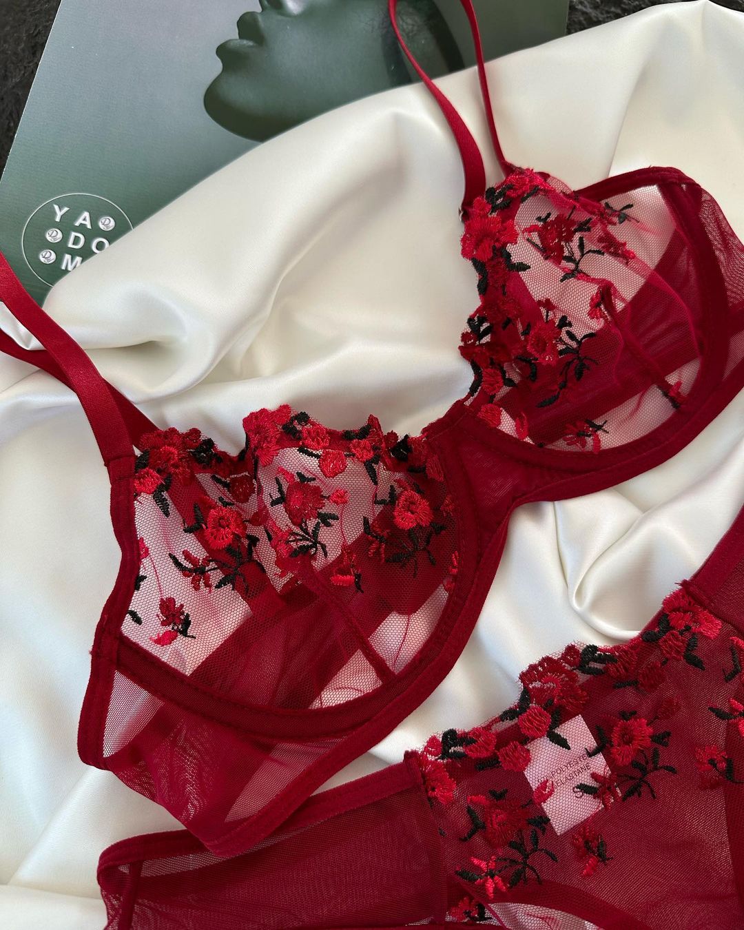 Lingerie Cherry