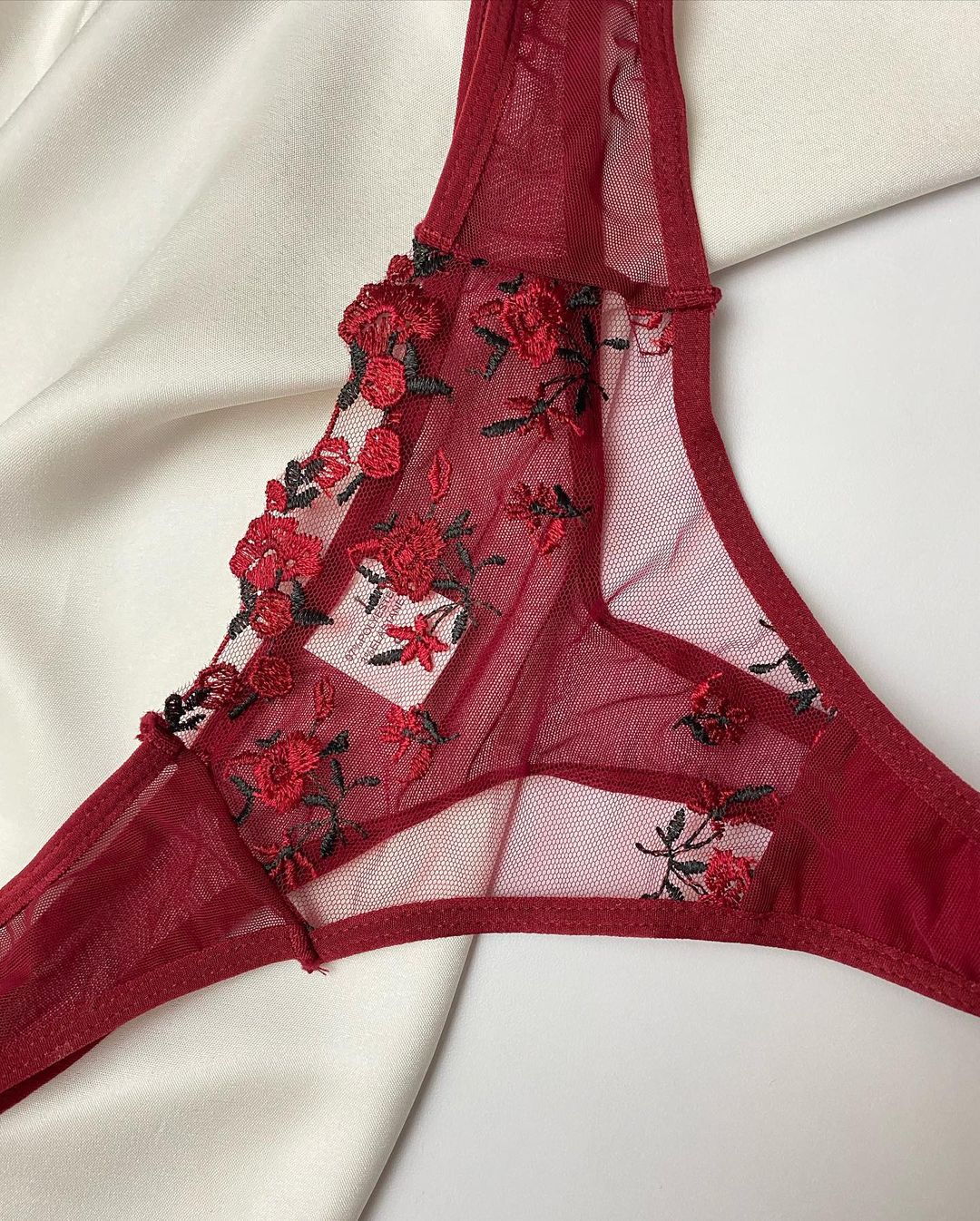 Lingerie Cherry