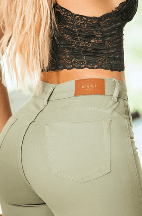 Calça Jeans Skinny Verde Cintura Alta Barra Reta