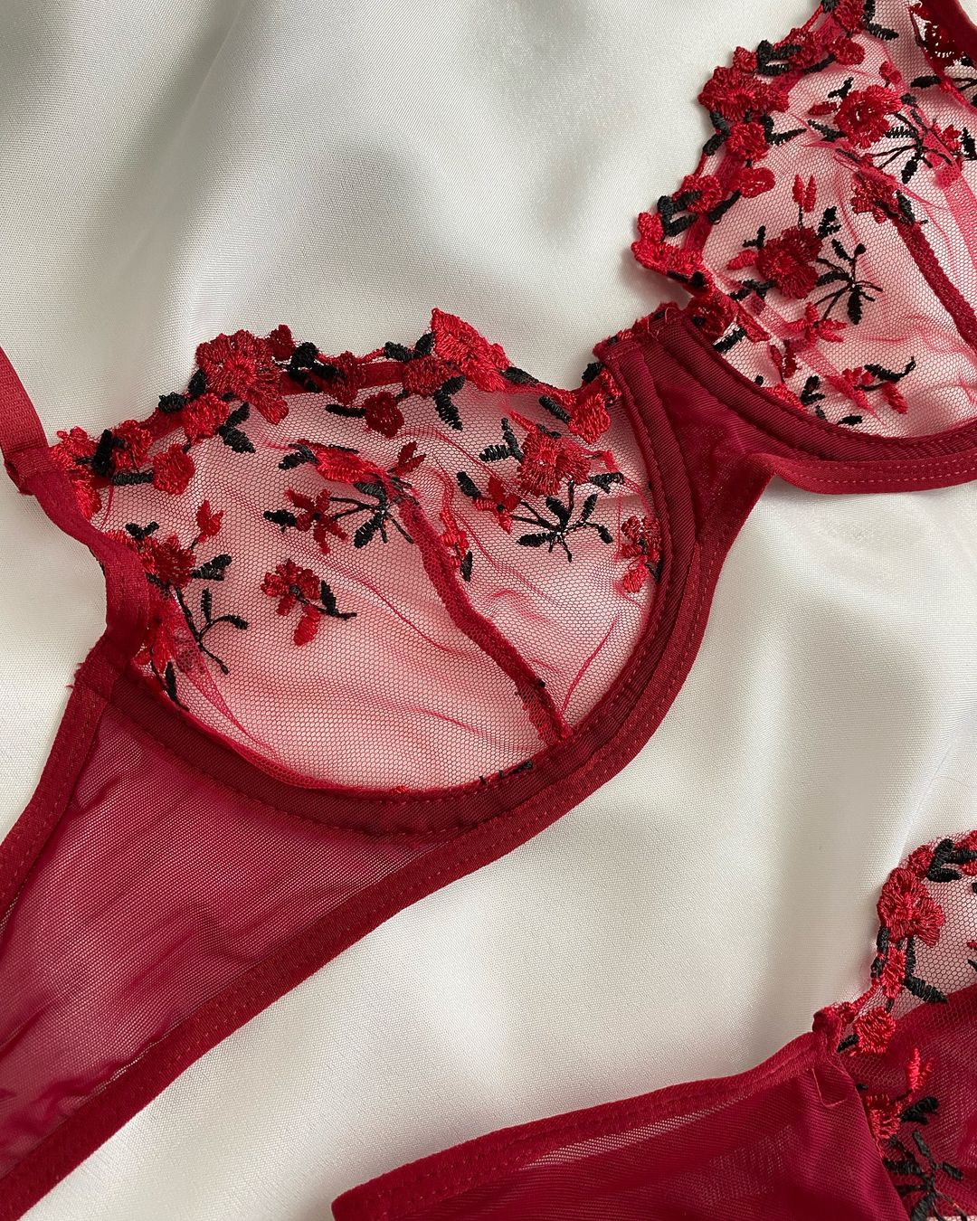 Lingerie Cherry
