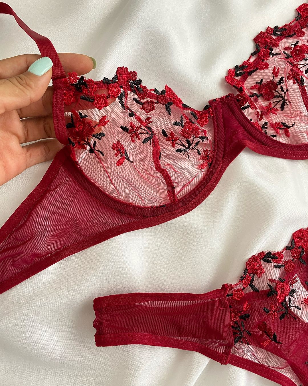 Lingerie Cherry