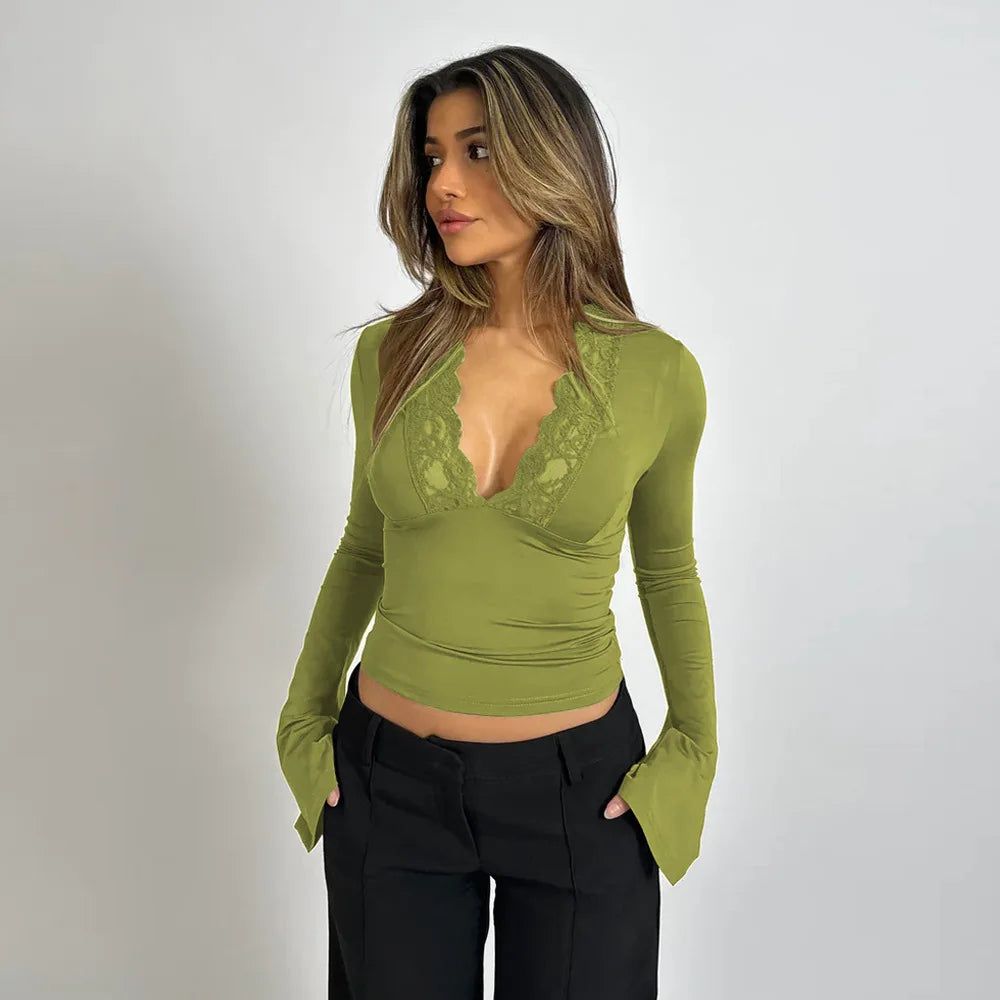 Blusa Decotada de Renda Sara