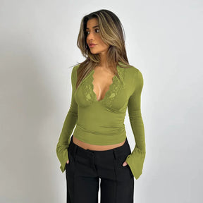 Blusa Decotada de Renda Sara
