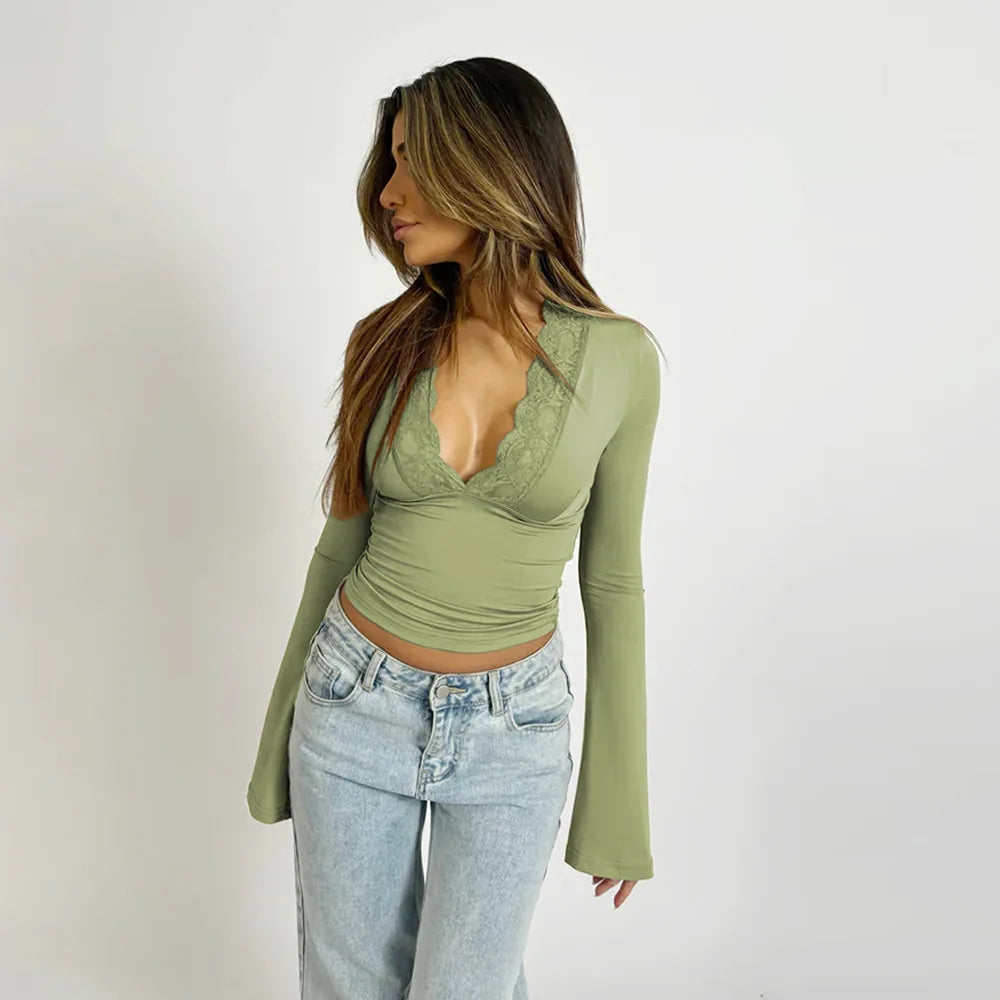 Blusa Decotada de Renda Sara