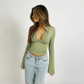 Blusa Decotada de Renda Sara