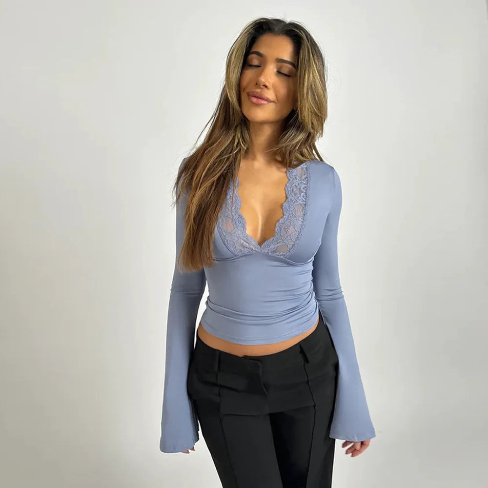 Blusa Decotada de Renda Sara