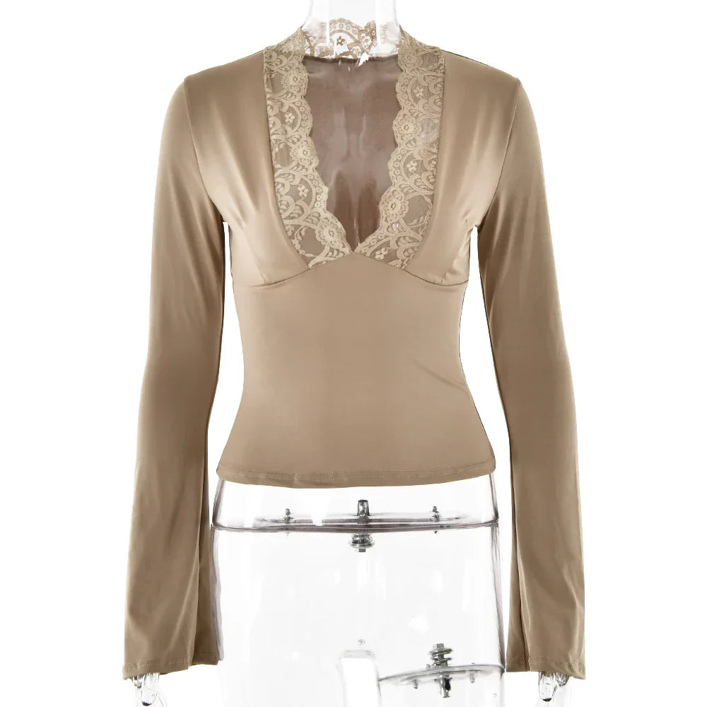 Blusa Decotada de Renda Sara